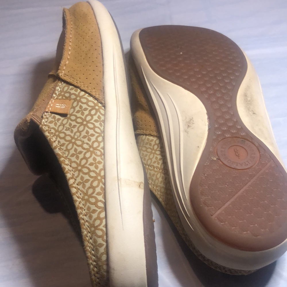 Woman’s orthopedic fall Revitalign Tan Suede comfort Slip-On Shoes
